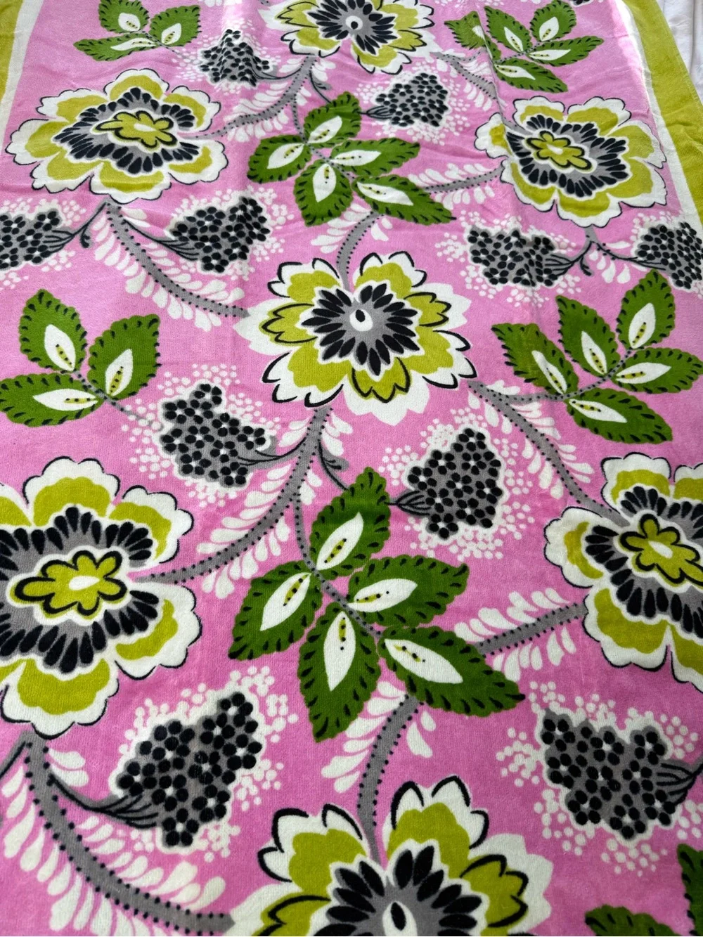 NWT Vera Bradley Priscilla Pink Beach Towel Retired Pattern